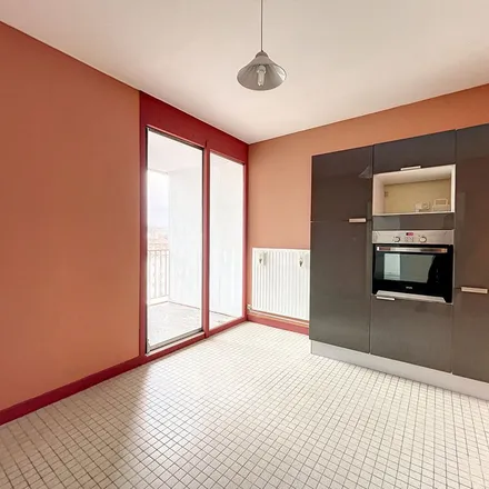 Rent this 3 bed apartment on Sentier des Vignes Soldat in 54500 Vandœuvre-lès-Nancy, France
