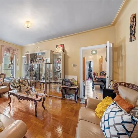 Image 4 - 592 East 91st Street, New York, NY 11236, USA - Townhouse for sale