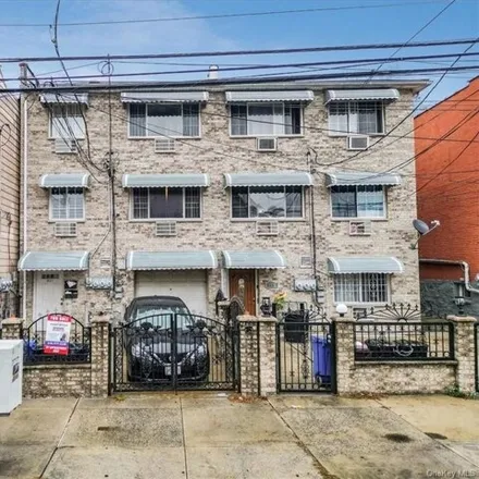 Buy this 7 bed house on 933 East 216th Street in New York, NY 10469