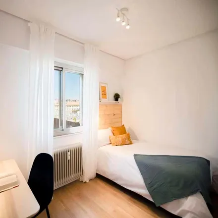 Rent this 16 bed room on Madrid in Artes Escénicas caraB, Calle del Conde de la Cimera