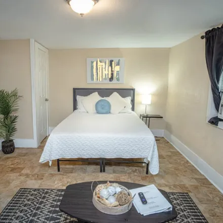 Rent this 1 bed apartment on Herff Elementary School in 996 South Hackberry Street, San Antonio