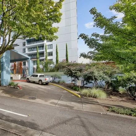 Buy this 2 bed condo on Southwest 2nd Avenue in Portland, OR 97258
