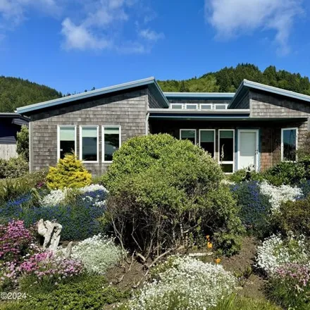 Buy this 2 bed house on 926 Ocean View Drive in Yachats, Lincoln County
