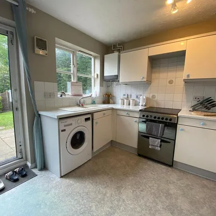 Image 3 - Dunford Place, Binfield, RG42 4UJ, United Kingdom - Townhouse for rent