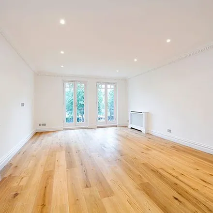 Image 2 - North Court, Clevedon Road, London, TW1 2HT, United Kingdom - Apartment for rent