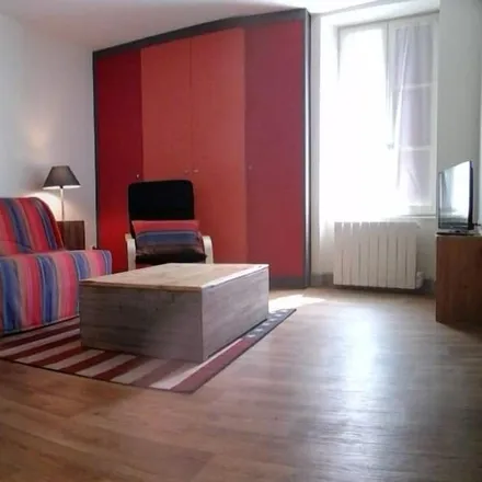 Rent this 2 bed apartment on 46090 Bellefont-La Rauze