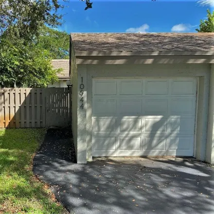 Image 2 - 10944 Southwest 112th Avenue, Kendall, FL 33176, USA - Townhouse for sale