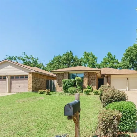 Buy this 3 bed house on 207 Blueleaf Drive in Arlington, TX 76018