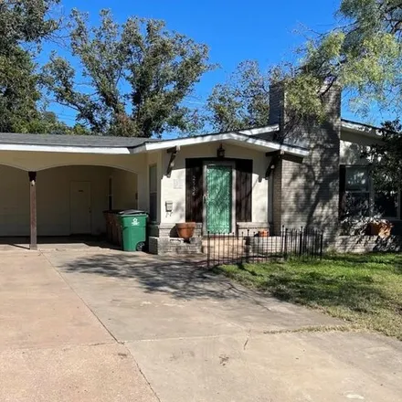 Buy this 3 bed house on 2560 University Avenue in San Angelo, TX 76904