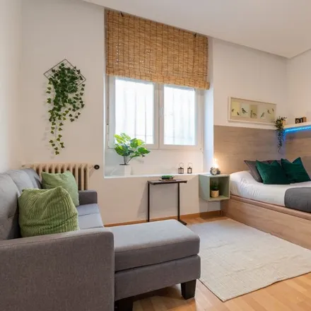 Rent this 5 bed room on Madrid in Calle de Santa María, 41