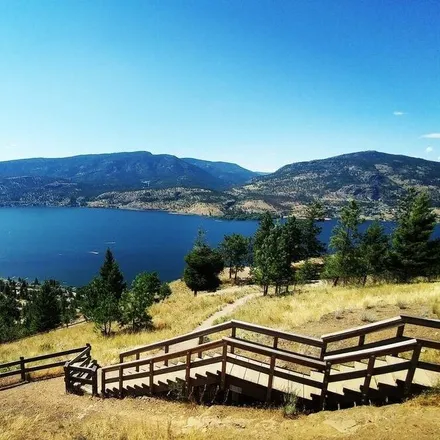 Image 2 - North End, Kelowna, BC V1Y 1Y2, Canada - House for rent