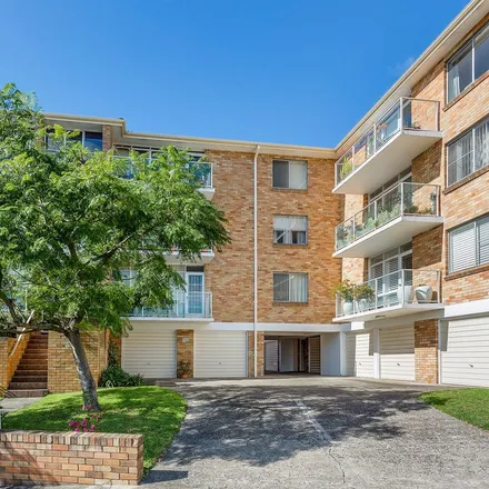 Rent this 3 bed apartment on Ellalong Road in Cremorne NSW 2090, Australia