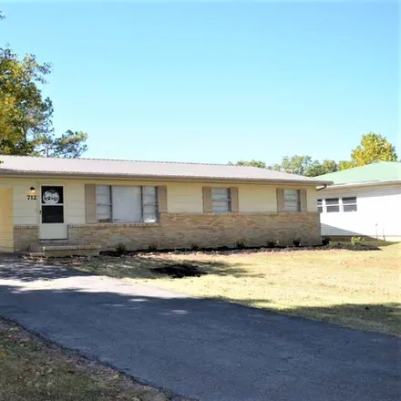 Buy this 3 bed house on 402 Boucher Street in Dexter, MO 63841