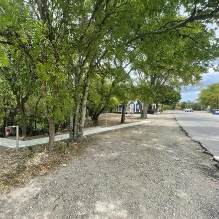 Image 2 - 2937 Riverside Drive, Kerrville, TX 78028, USA - House for sale