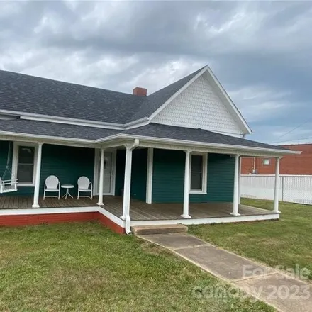 Image 1 - 4815 North Depot Street, Claremont, Catawba County, NC 28610, USA - House for sale