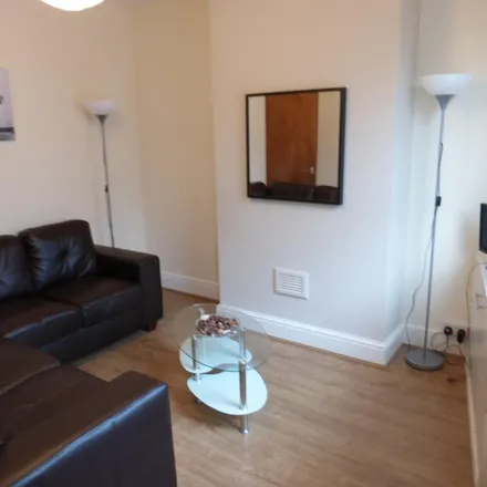 Rent this 3 bed townhouse on Humber Road South in Beeston, NG9 2EY