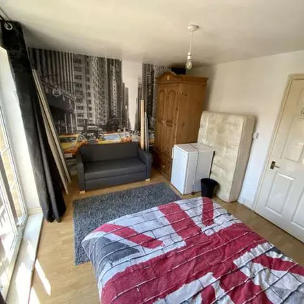 Image 9 - Coleman Road, London, SE5 7TG, United Kingdom - Apartment for rent