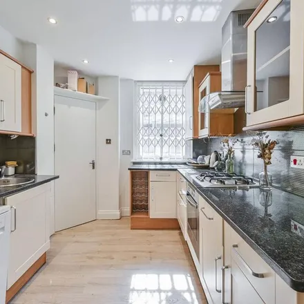 Rent this 3 bed apartment on 120 New Cavendish Street in East Marylebone, London