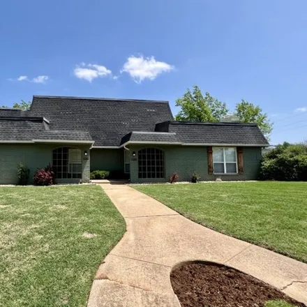 Buy this 5 bed house on 3385 West Rock Creek Road in Oklahoma City, OK 73120