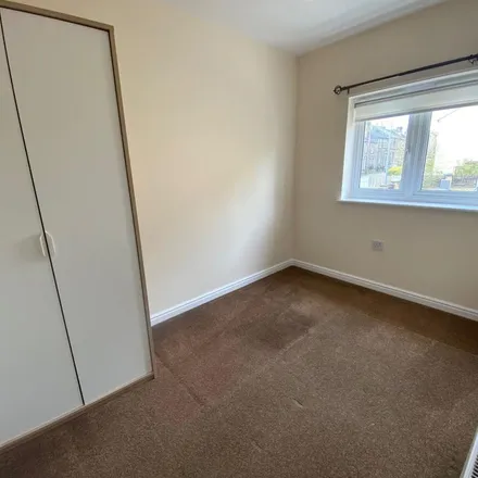 Image 4 - Baton Drive, Lindley, HD3 3QJ, United Kingdom - Apartment for rent