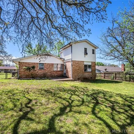 Image 3 - 2028 East 13th Street, Ada, OK 74820, USA - House for sale