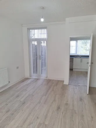 Image 4 - Ivy Leigh, Liverpool, L13 7ER, United Kingdom - House for rent