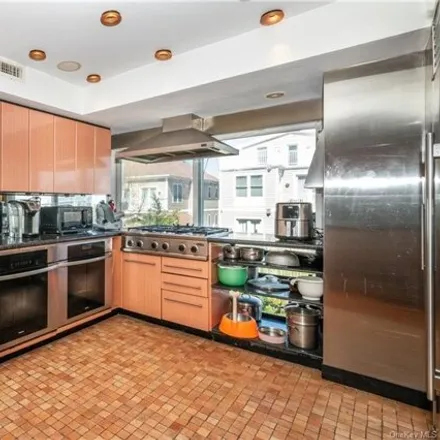 Image 5 - 11 Deepwater Way, New York, NY 10464, USA - Condo for sale