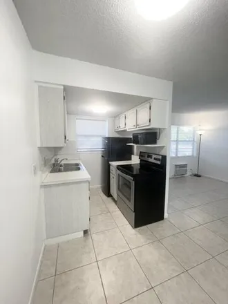 Image 8 - 819 2nd Avenue South, Lake Worth Beach, FL 33460, USA - Condo for rent