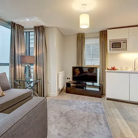 Rent this 3 bed apartment on 3 Merchant Square in London, W2 1AS