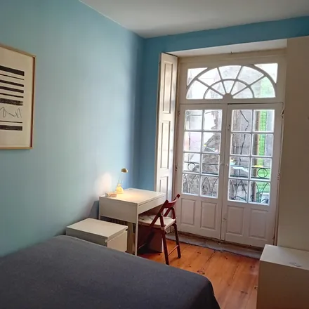 Rent this 1 bed room on Real Bangla - Lycamobile in Rua do Loureiro, 4000-160 Porto