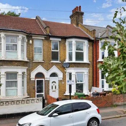 Image 2 - North Family Stand, Windsor Road, London, E10 5LP, United Kingdom - House for sale