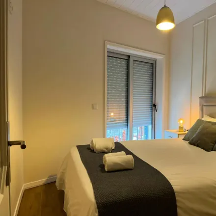 Rent this 2 bed apartment on Rua de Barros Lima 749 in 4300-025 Porto, Portugal