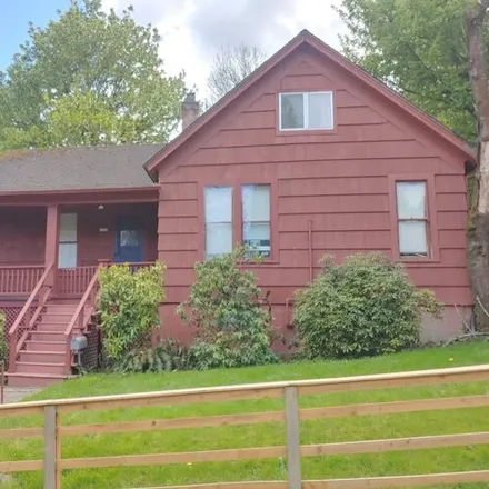 Buy this 2 bed house on 524 South Texas Street in Portland, OR 97219