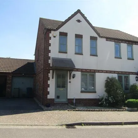 Rent this 2 bed duplex on Greylag Crescent in Tewkesbury, GL20 7RT