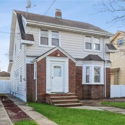 Buy this 3 bed house on 122 Rocklyn Avenue in Village of Lynbrook, NY 11563