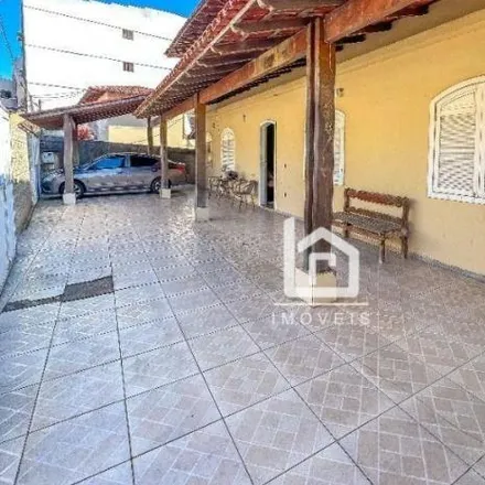 Buy this 8 bed house on Rua Ilha dos Ayres in Ilha dos Ayres, Vila Velha - ES