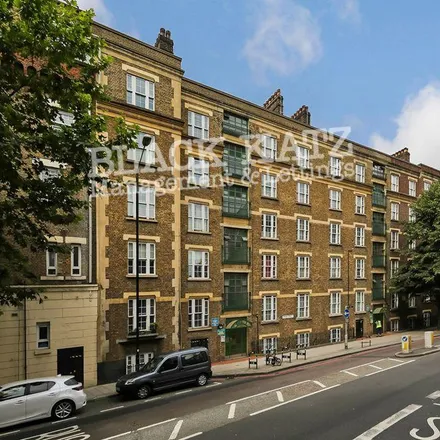 Rent this 3 bed apartment on Devon Mansions (block 8-13) in Tooley Street, London
