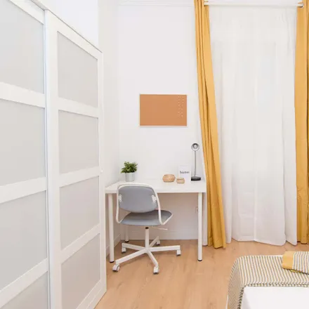 Rent this 6 bed room on Madrid in Marisquería O'Rosal, Calle de Ferraz
