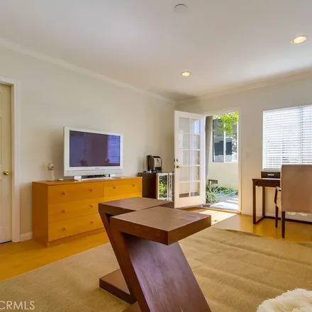 Image 2 - 12597 Collins Street, Los Angeles, CA 91607, USA - Apartment for rent