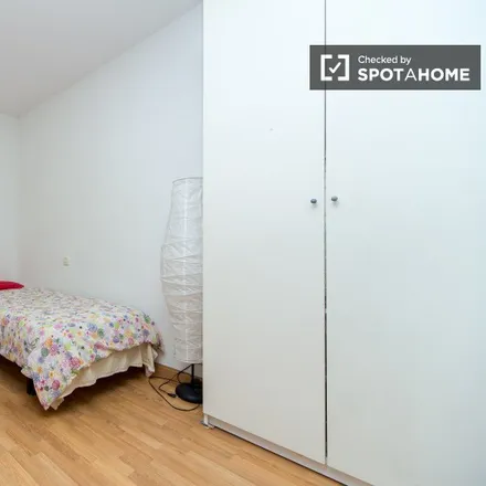 Rent this 8 bed room on Madrid in Calle de Juanelo, 23