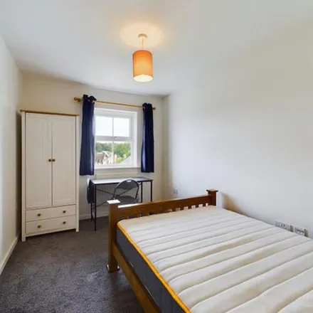 Image 6 - The Glebe, Copthorne, RH10 3RP, United Kingdom - Apartment for rent