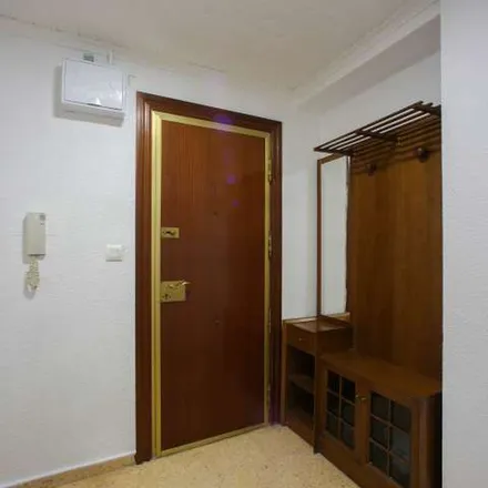 Rent this 5 bed apartment on Clínica Carrasquer in Avinguda de Blasco Ibáñez, 46022 Valencia