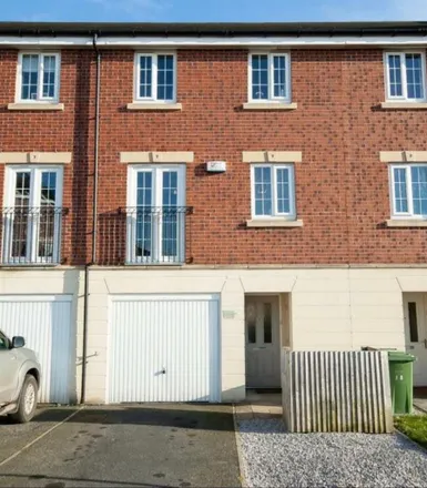 Rent this 3 bed house on Murray Avenue in Thorpe-on-the-Hill, LS10 4GS
