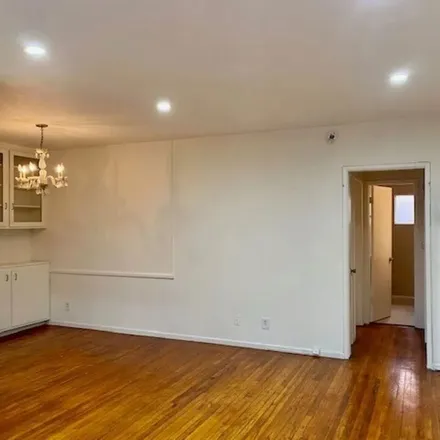 Rent this 1 bed apartment on 171 South Hayworth Avenue in Los Angeles, CA 90048