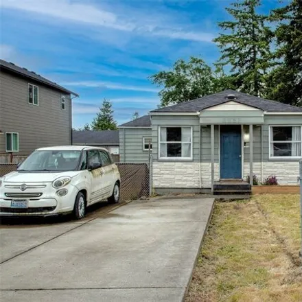 Buy this 3 bed house on 11408 Yakima Ave S in Tacoma, Washington