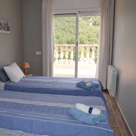 Rent this 4 bed house on Canyelles in Via Favència, 08001 Barcelona