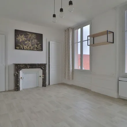 Rent this 2 bed apartment on 15 Avenue du Général Gallieni in 10300 Sainte-Savine, France