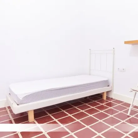 Rent this 3 bed room on Avenida de la Reina Mercedes in 57, 41012 Seville