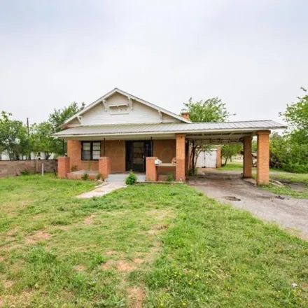 Image 2 - 328 West 8th Street, Shamrock, Wheeler County, TX 79079, USA - House for sale