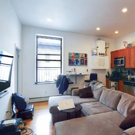 Image 2 - 207 2 Ave, New York, NY, USA - Townhouse for rent